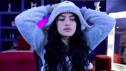 Sari  online show from September 13, 2025, 9:03 pm