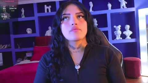 Sari  online show from October 19, 2025, 9:37 pm