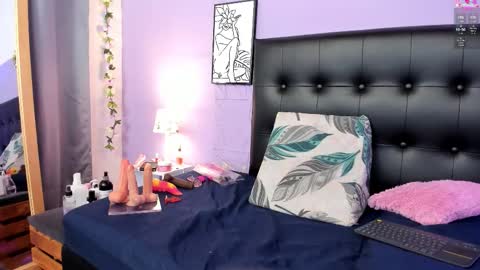 Sara online show from November 11, 2025, 1:38 am