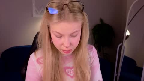 Snapshot of sarra_cooper chatting on December 19, 2024, 1:07 am GTM2 Mon TueWednThurFri 0300am-0900am online show from December 19, 2024, 1:07 am