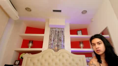 Sarra online show from November 5, 2025, 4:18 pm