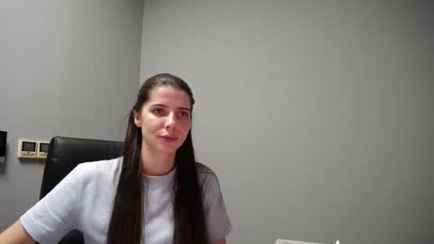 Snapshot of sarra_rich chatting on September 24, 2025, 8:17 am Rich online show from September 24, 2025, 8:17 am