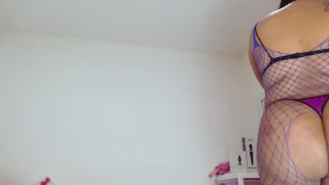 Snapshot of sasha_creamy chatting on May 21, 2026, 8:27 pm Sasha Creamy online show from May 21, 2026, 8:27 pm
