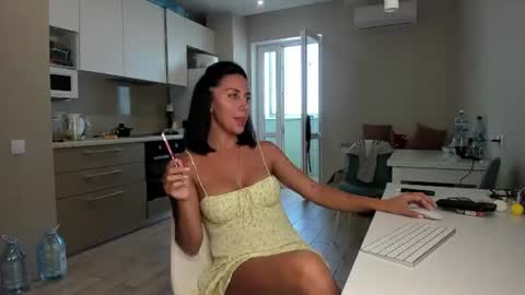 Snapshot of sasha_moon77 chatting on July 18, 2026, 8:40 am Sasha online show from July 18, 2026, 8:40 am