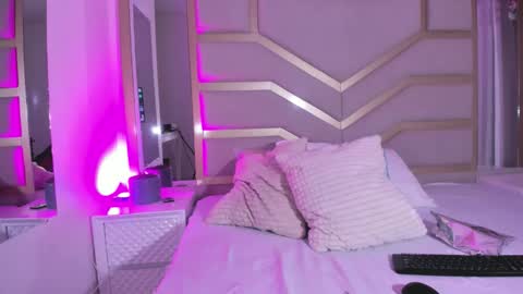 sasha_morelli online show from December 14, 2025, 1:38 pm