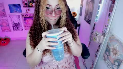 Snapshot of sashaa_love chatting on June 5, 2026, 1:34 am Tattie online show from June 5, 2026, 1:34 am