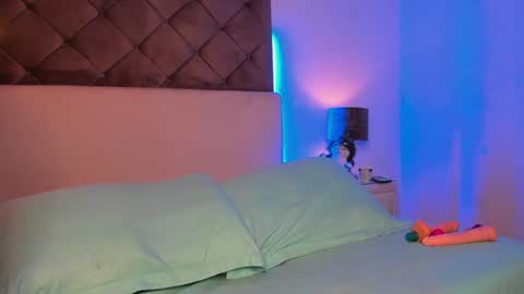 Snapshot of sashajune chatting on January 7, 2025, 8:10 pm selene online show from January 7, 2025, 8:10 pm