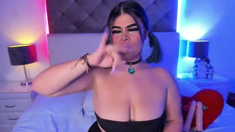 Snapshot of sashajune chatting on February 21, 2025, 11:32 pm selene online show from February 21, 2025, 11:32 pm