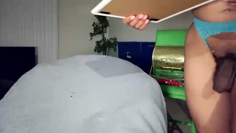 Snapshot of sashastrokes chatting on October 14, 2025, 2:45 am MISTRESS STROKES online show from October 14, 2025, 2:45 am