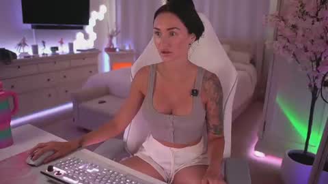 sashawest_official online show from July 15, 2026, 10:59 pm
