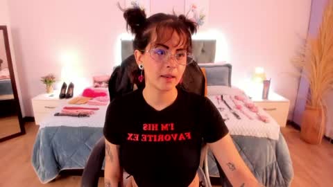 Snapshot of saskia_vellour chatting on April 24, 2026, 7:05 pm saskia_vellour online show from April 24, 2026, 7:05 pm