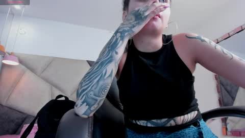 saskiagrendel online show from April 12, 2026, 12:15 am