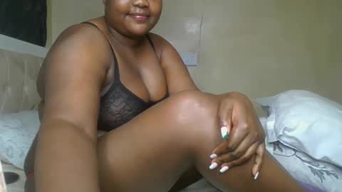 sassie_bee online show from December 13, 2024, 12:42 am