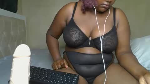 sassie_bee online show from January 13, 2025, 10:56 pm