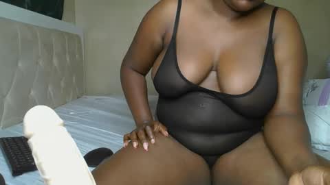 sassie_bee online show from January 21, 2025, 2:22 am