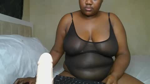 sassie_bee online show from January 25, 2025, 11:54 pm