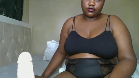 sassie_bee online show from February 1, 2025, 3:19 am