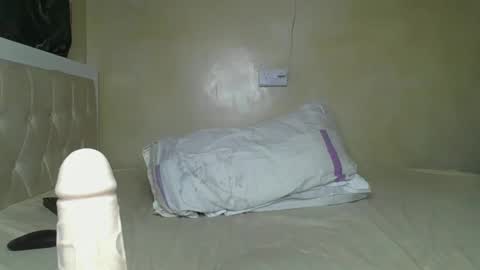 sassie_bee online show from February 20, 2025, 3:45 am