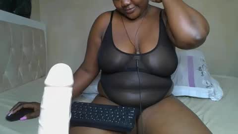 sassie_bee online show from February 20, 2025, 11:43 pm