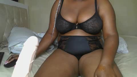 sassie_bee online show from February 23, 2025, 12:30 am