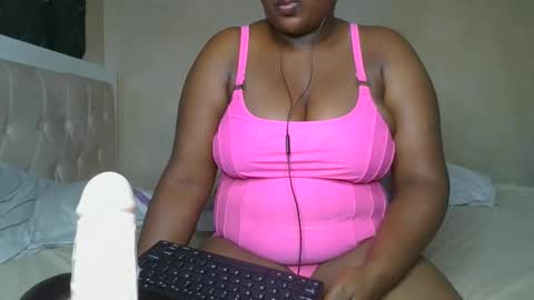 sassie_bee online show from February 25, 2025, 9:46 pm