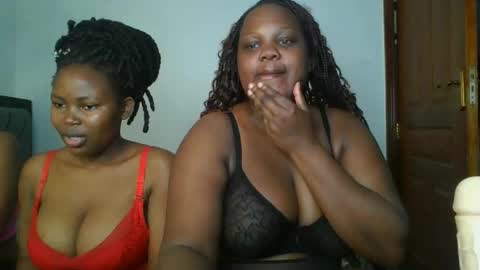 sassie_bee online show from October 11, 2025, 5:33 pm