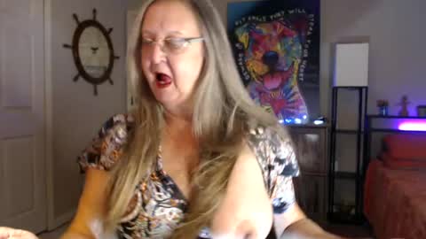 Snapshot of sassybeaver chatting on June 16, 2026, 1:08 am Trish online show from June 16, 2026, 1:08 am