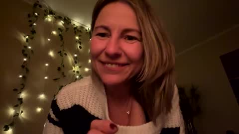 Snapshot of sassyella chatting on December 15, 2024, 8:52 am Sassyella online show from December 15, 2024, 8:52 am