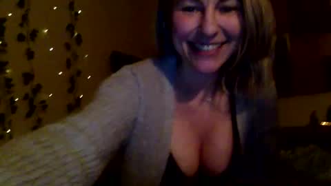 Snapshot of sassyella chatting on March 10, 2025, 5:00 am Sassyella online show from March 10, 2025, 5:00 am