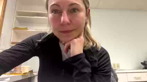 Snapshot of sassyella chatting on December 16, 2025, 10:59 pm Sassyella online show from December 16, 2025, 10:59 pm