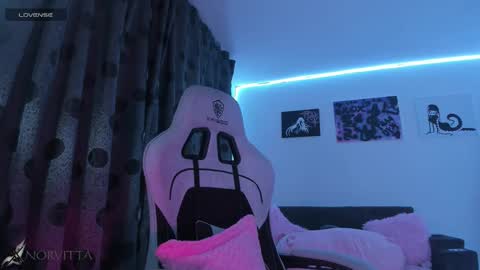    im expecting 300 thumbs up on my altar online show from November 9, 2025, 11:25 pm