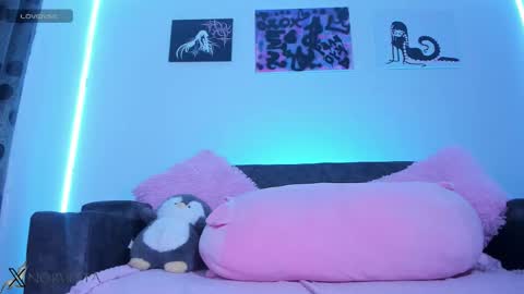    im expecting 300 thumbs up on my altar online show from November 17, 2025, 2:39 am