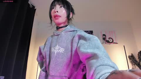    im expecting 300 thumbs up on my altar online show from April 2, 2026, 11:13 pm