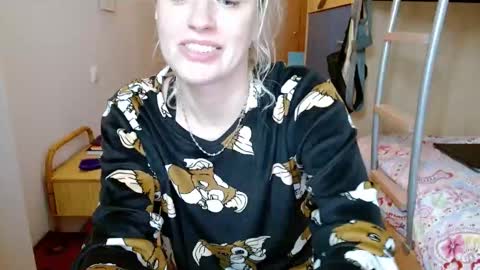 Snapshot of satinqueen90 chatting on November 21, 2025, 8:35 am Satinqueen90 online show from November 21, 2025, 8:35 am