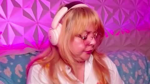 Gina George online show from October 15, 2025, 1:50 am