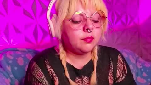 Gina George online show from October 18, 2025, 12:13 am