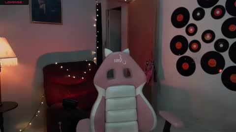 I AM JENN  online show from February 22, 2025, 3:01 am