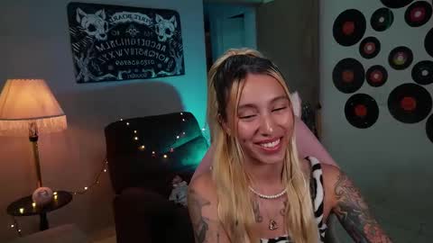 I AM JENN  online show from March 9, 2025, 3:01 am