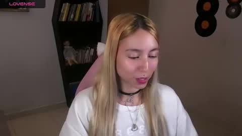 I AM JENN  online show from October 17, 2025, 4:26 am