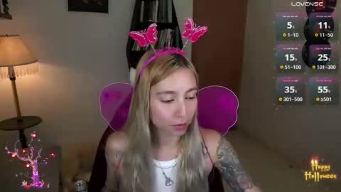 I AM JENN  online show from November 1, 2025, 3:30 am