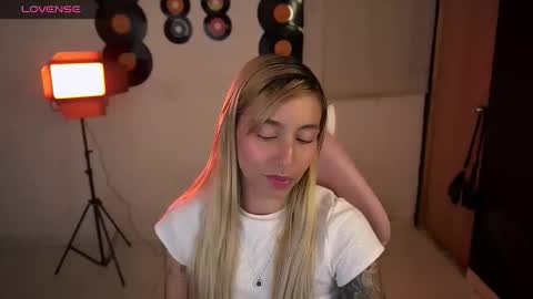 I AM JENN  online show from April 11, 2026, 3:44 am