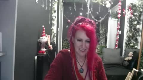 Snapshot of saucysky chatting on December 17, 2025, 8:42 am SaucySky online show from December 17, 2025, 8:42 am