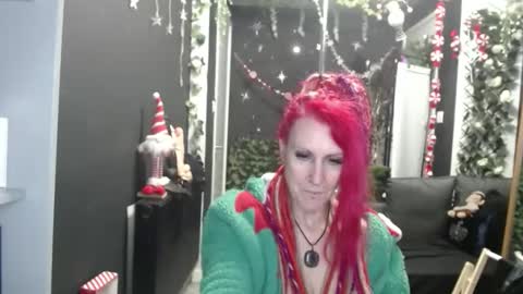 Snapshot of saucysky chatting on December 19, 2025, 11:17 am SaucySky online show from December 19, 2025, 11:17 am