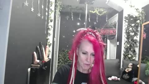 Snapshot of saucysky chatting on March 4, 2026, 9:37 am SaucySky online show from March 4, 2026, 9:37 am