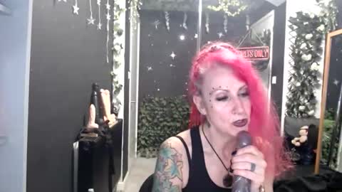 Snapshot of saucysky chatting on March 18, 2026, 10:02 pm SaucySky online show from March 18, 2026, 10:02 pm