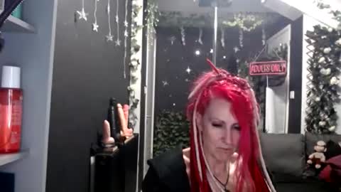 Snapshot of saucysky chatting on April 2, 2026, 10:51 pm SaucySky online show from April 2, 2026, 10:51 pm