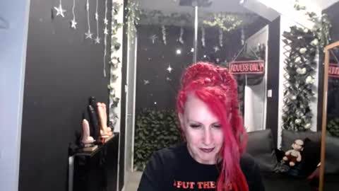 Snapshot of saucysky chatting on April 6, 2026, 9:16 pm SaucySky online show from April 6, 2026, 9:16 pm