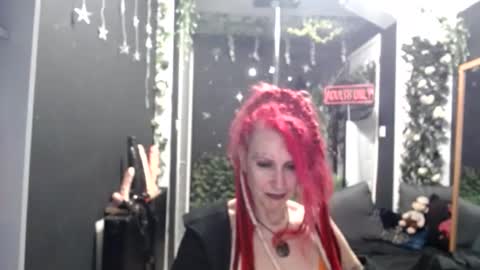 Snapshot of saucysky chatting on April 8, 2026, 9:26 pm SaucySky online show from April 8, 2026, 9:26 pm