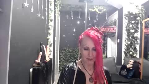 Snapshot of saucysky chatting on April 10, 2026, 9:19 pm SaucySky online show from April 10, 2026, 9:19 pm