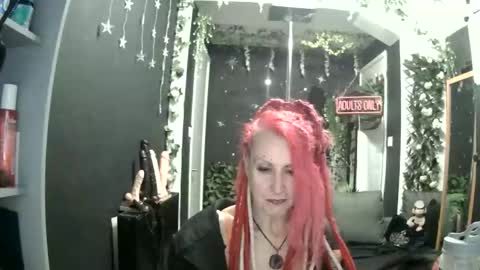 Snapshot of saucysky chatting on April 15, 2026, 9:37 pm SaucySky online show from April 15, 2026, 9:37 pm